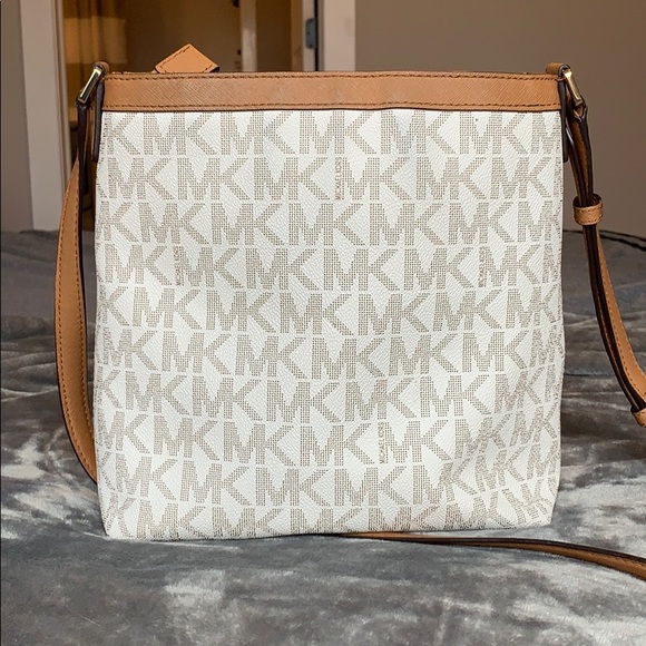 Michael Kors Handbag and Wallet - Picture 5 of 8